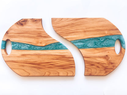 Charcuterie Board - Siberian Elm with Aqua (Mirrored)