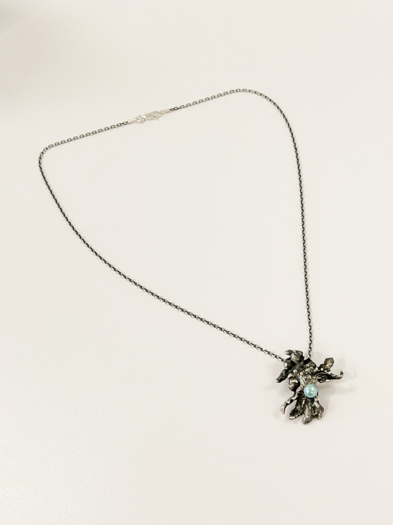 Seaweed Pendant With Pearl Necklace
